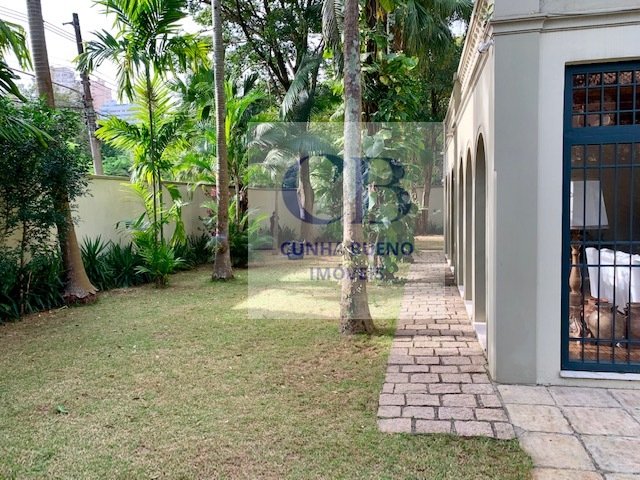 CASA À VENDA – PARA REFORMA – NO JARDIM AMÉRICA CASA À VENDA – PARA REFORMA – NO JARDIM AMÉRICA