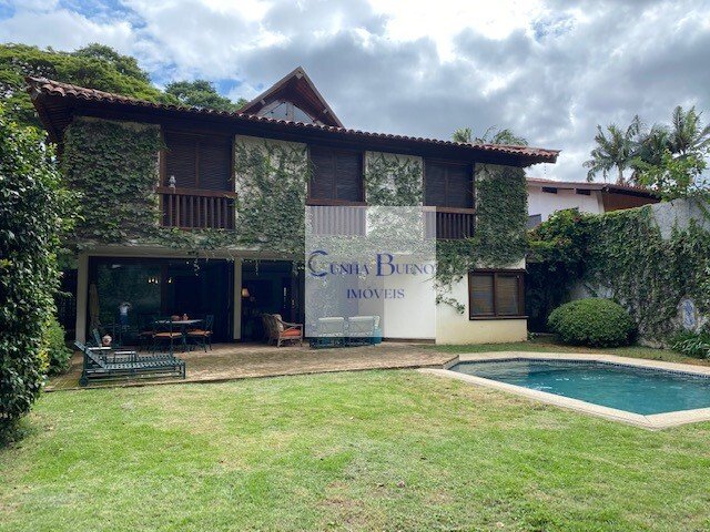CASA FANTÁSTICA COM JARDIM E PISCINA NO ALTO DE PINHEIROS CASA FANTÁSTICA COM JARDIM E PISCINA NO ALTO DE PINHEIROS