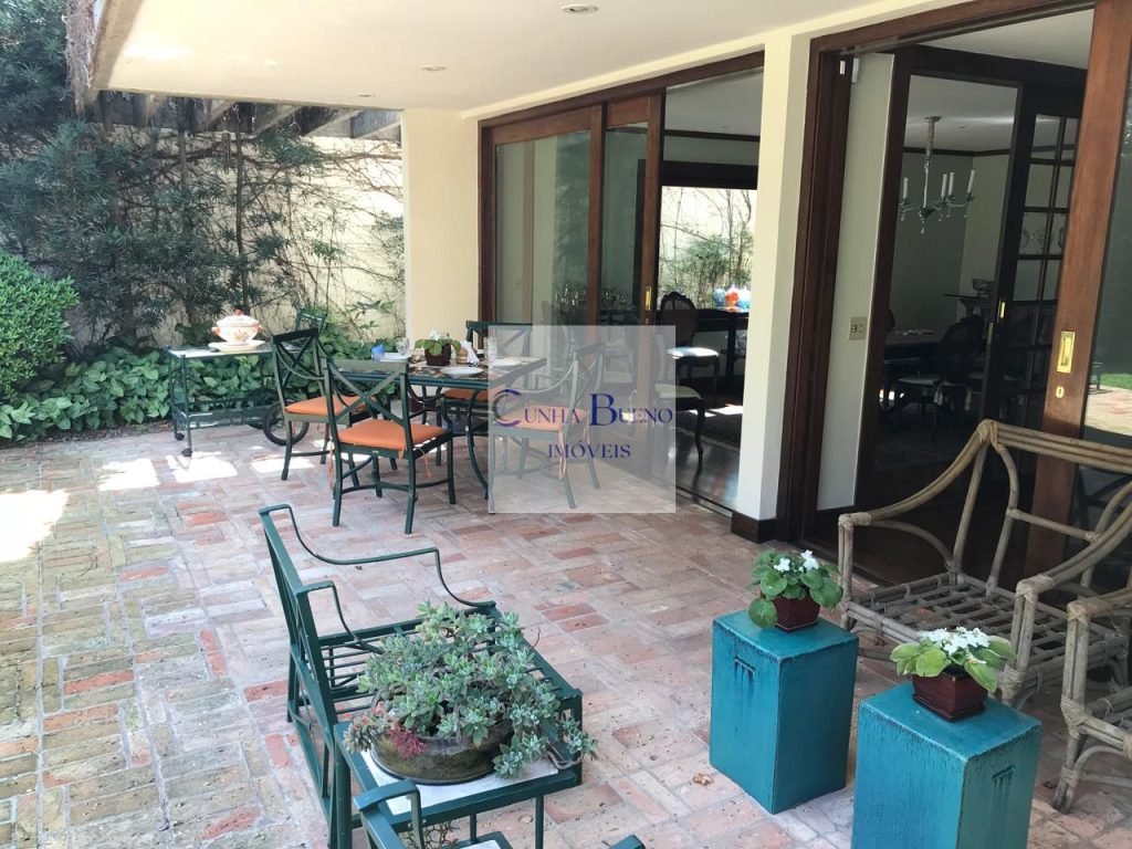 CASA FANTÁSTICA COM JARDIM E PISCINA NO ALTO DE PINHEIROS CASA FANTÁSTICA COM JARDIM E PISCINA NO ALTO DE PINHEIROS