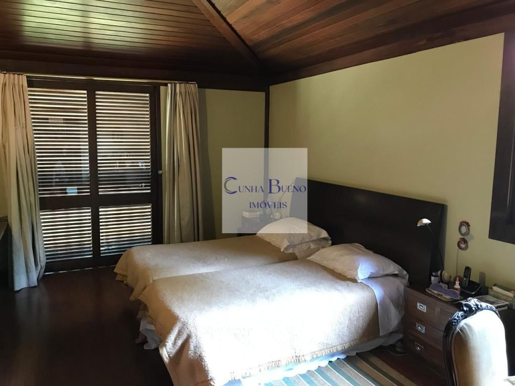 CASA FANTÁSTICA COM JARDIM E PISCINA NO ALTO DE PINHEIROS CASA FANTÁSTICA COM JARDIM E PISCINA NO ALTO DE PINHEIROS