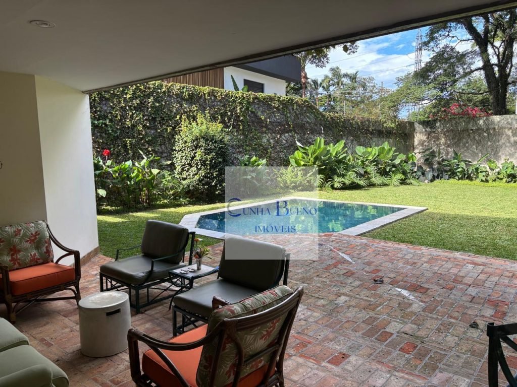 CASA FANTÁSTICA COM JARDIM E PISCINA NO ALTO DE PINHEIROS