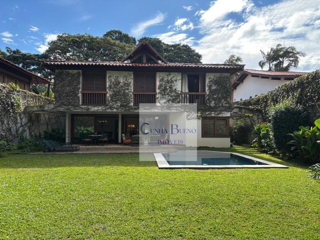 CASA FANTÁSTICA COM JARDIM E PISCINA NO ALTO DE PINHEIROS
