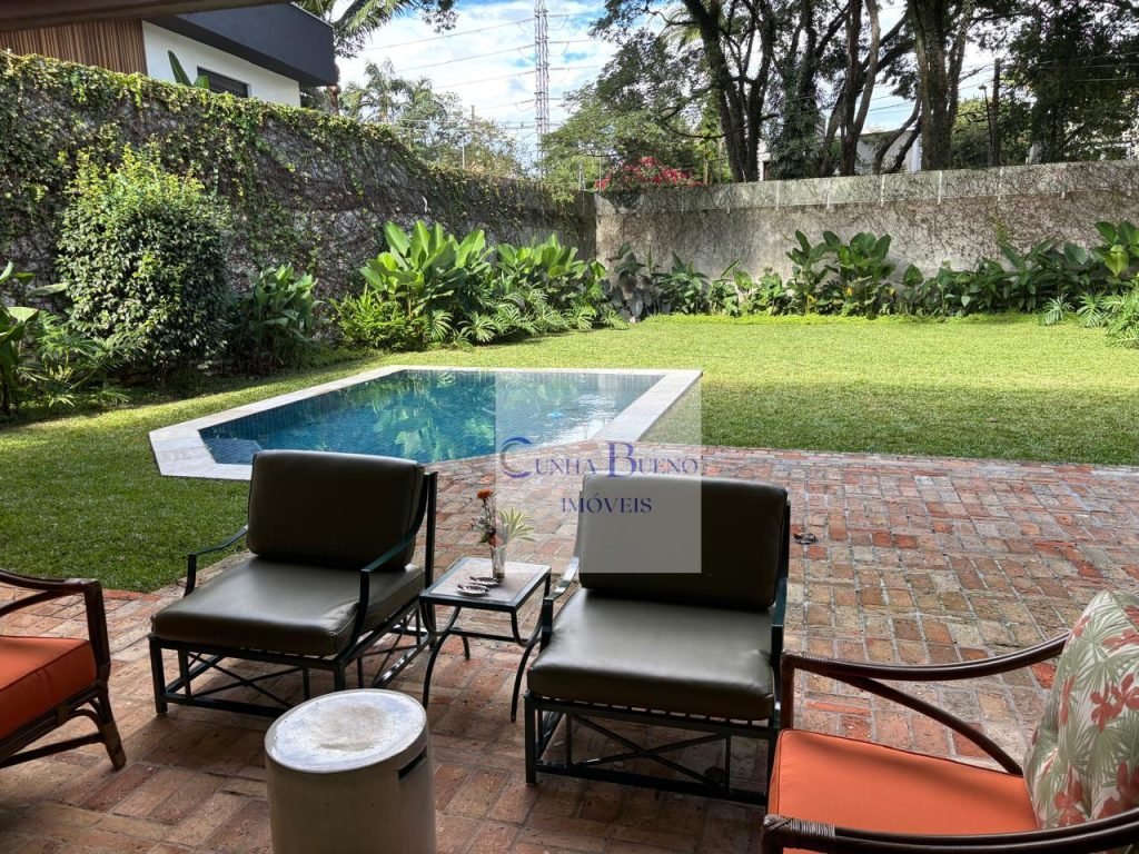 CASA FANTÁSTICA COM JARDIM E PISCINA NO ALTO DE PINHEIROS