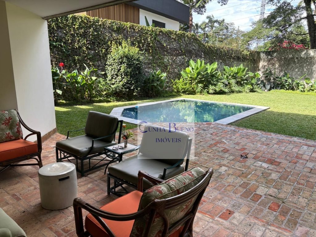 CASA FANTÁSTICA COM JARDIM E PISCINA NO ALTO DE PINHEIROS