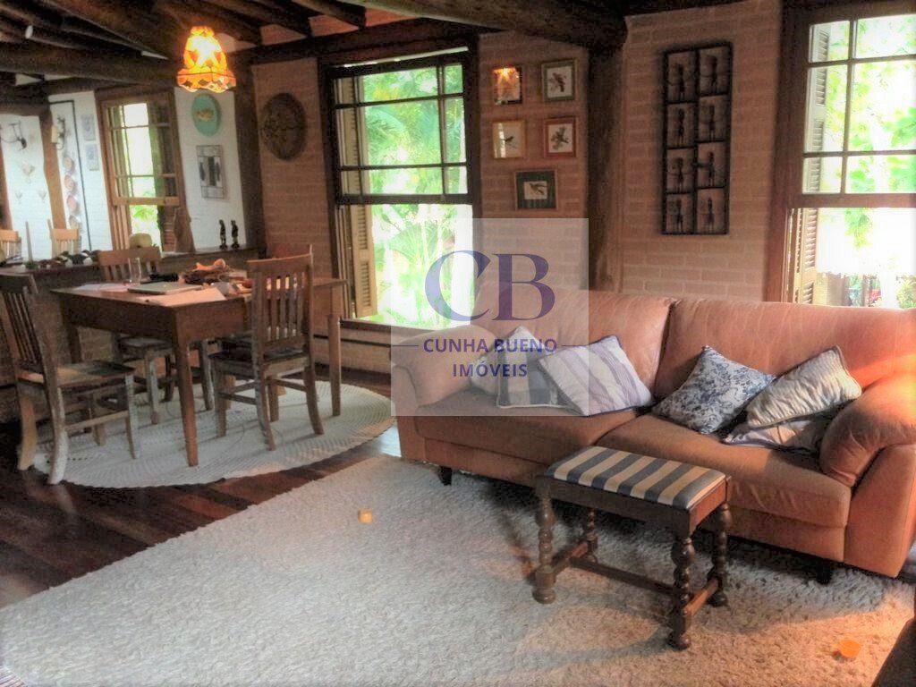 CASA À VENDA EM CONDOMÍNIO COBIÇADO DE UBATUBA CASA À VENDA EM CONDOMÍNIO COBIÇADO DE UBATUBA