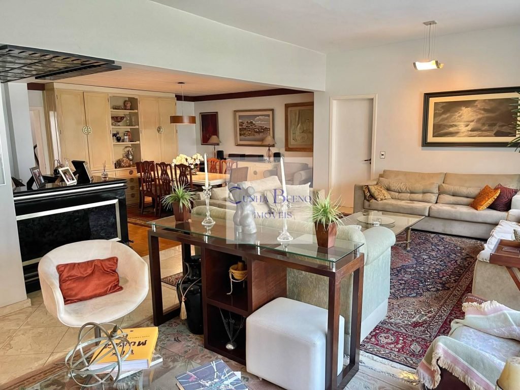CASA TÉRREA COM MUITO ESPAÇO EM RUA TRANQUILA NO REAL PARQUE