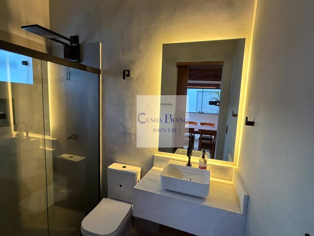 CASA TÉRREA COM MUITO ESPAÇO EM RUA TRANQUILA NO REAL PARQUE