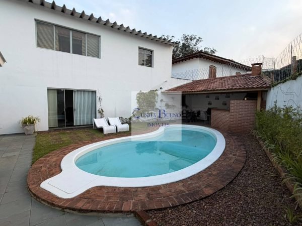 CASA TÉRREA COM MUITO ESPAÇO EM RUA TRANQUILA NO REAL PARQUE