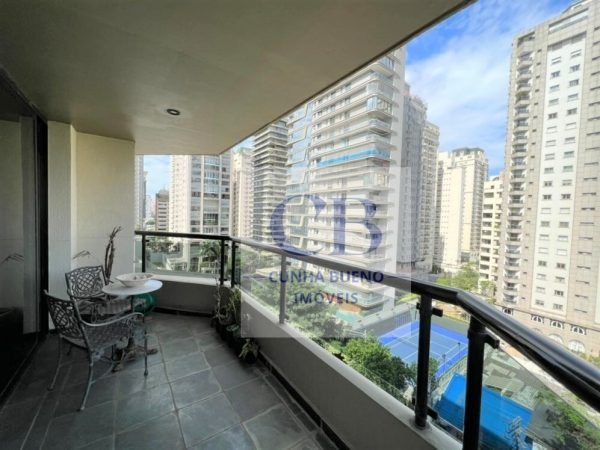 APARTAMENTO COM VISTA PARA O PARQUE DO POVO – UM POR ANDAR