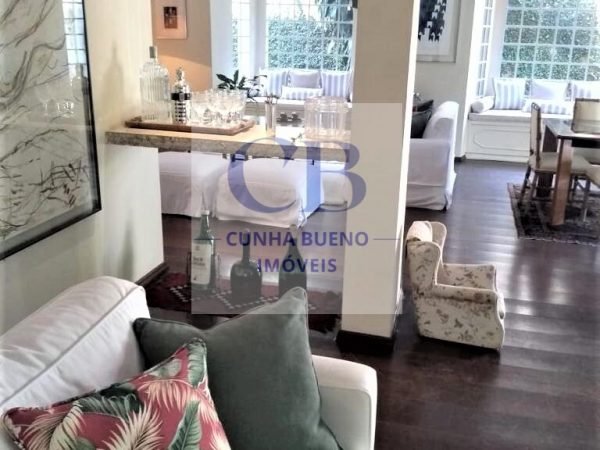 CASA NO MORUMBI PARA VENDA – MUITA LUZ E AMPLOS ESPAÇOS