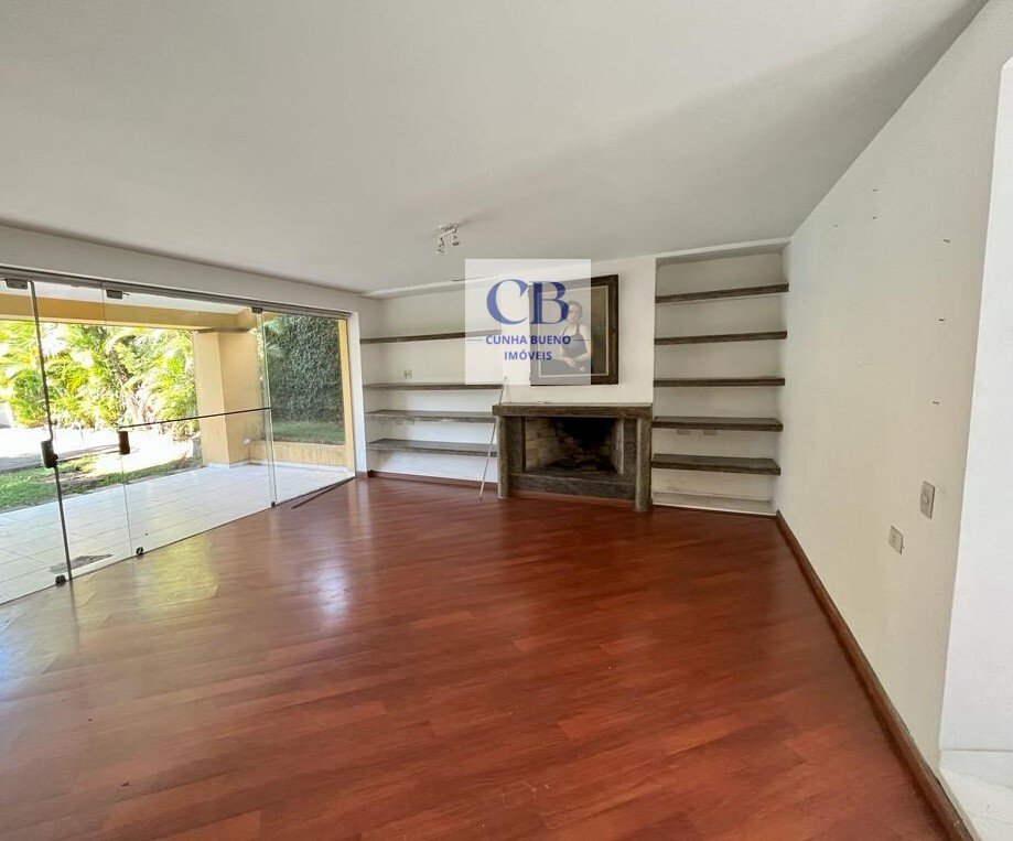 CASA COM BASTANTE ESPAÇO NO REAL PARQUE CASA COM BASTANTE ESPAÇO NO REAL PARQUE