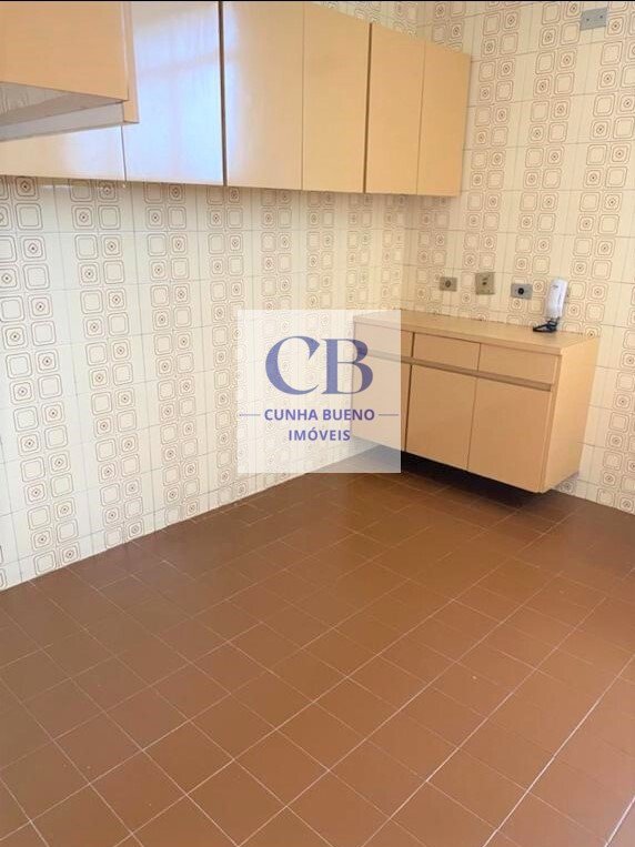 APARTAMENTO COM EXCELENTE POTENCIAL PARA REFORMA NO ITAIM BIBI