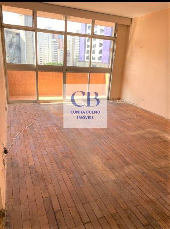 APARTAMENTO COM EXCELENTE POTENCIAL PARA REFORMA NO ITAIM BIBI