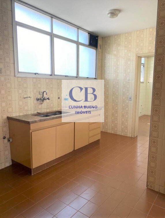 APARTAMENTO COM EXCELENTE POTENCIAL PARA REFORMA NO ITAIM BIBI