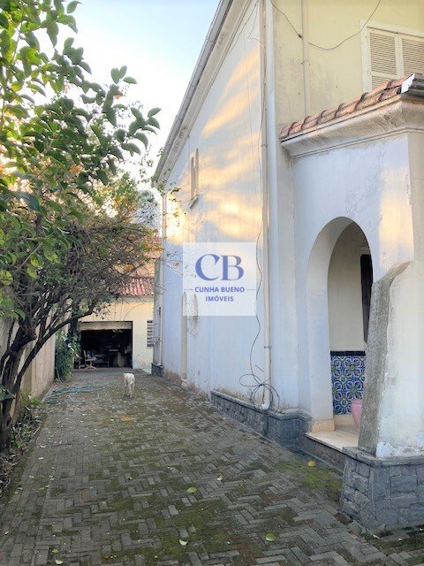 CASA ANTIGA PARA REFORMA TOTAL OU DEMOLIÇÃO