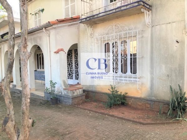CASA ANTIGA PARA REFORMA TOTAL OU DEMOLIÇÃO