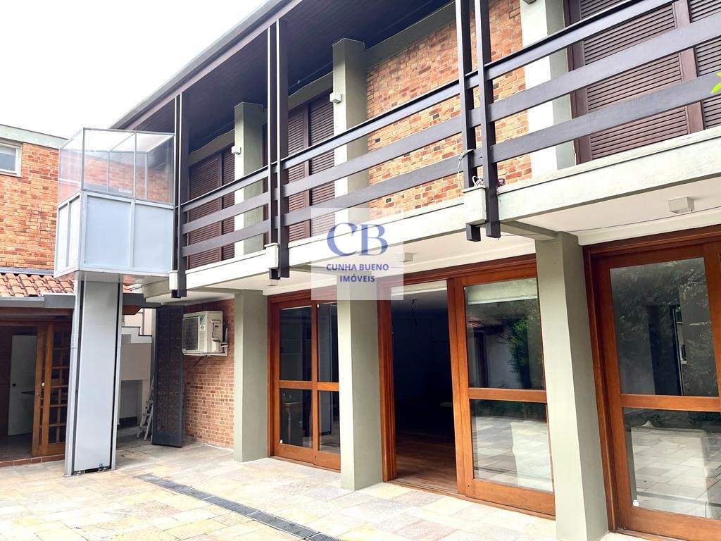 CASA INCRÍVEL NO ALTO DE PINHEIROS – 6 VAGAS DE GARAGEM