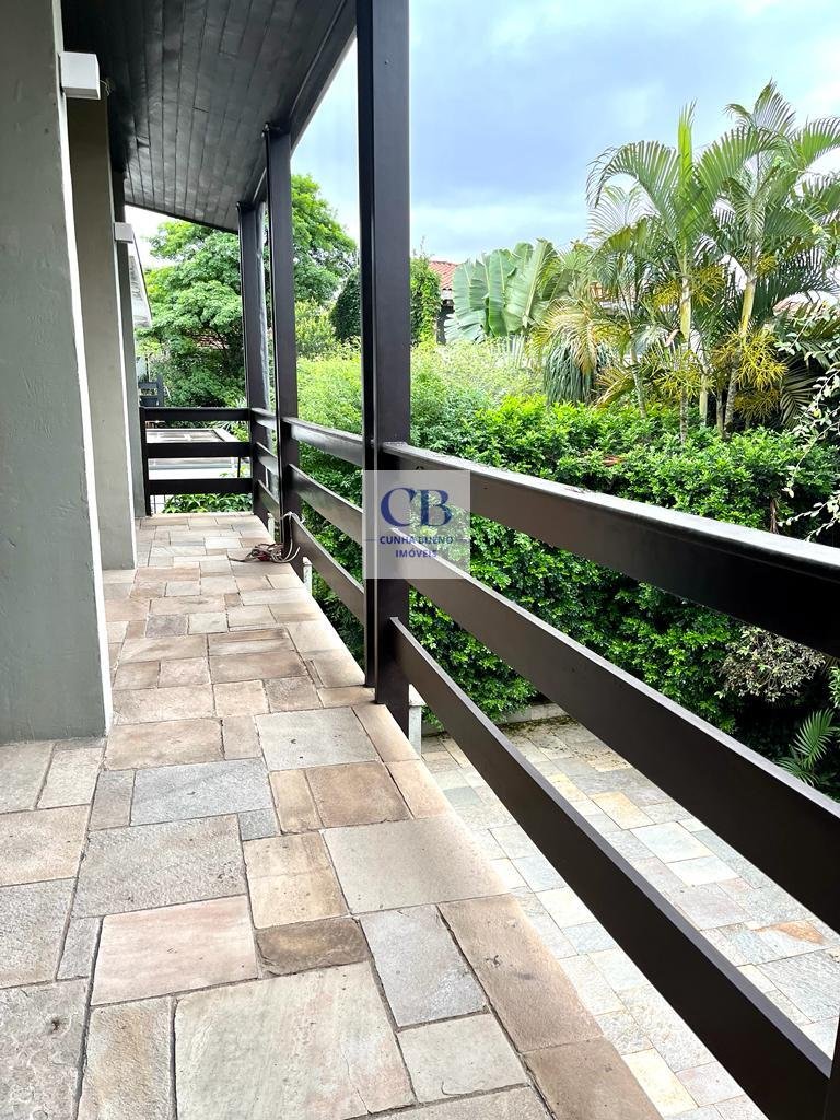 CASA INCRÍVEL NO ALTO DE PINHEIROS – 6 VAGAS DE GARAGEM