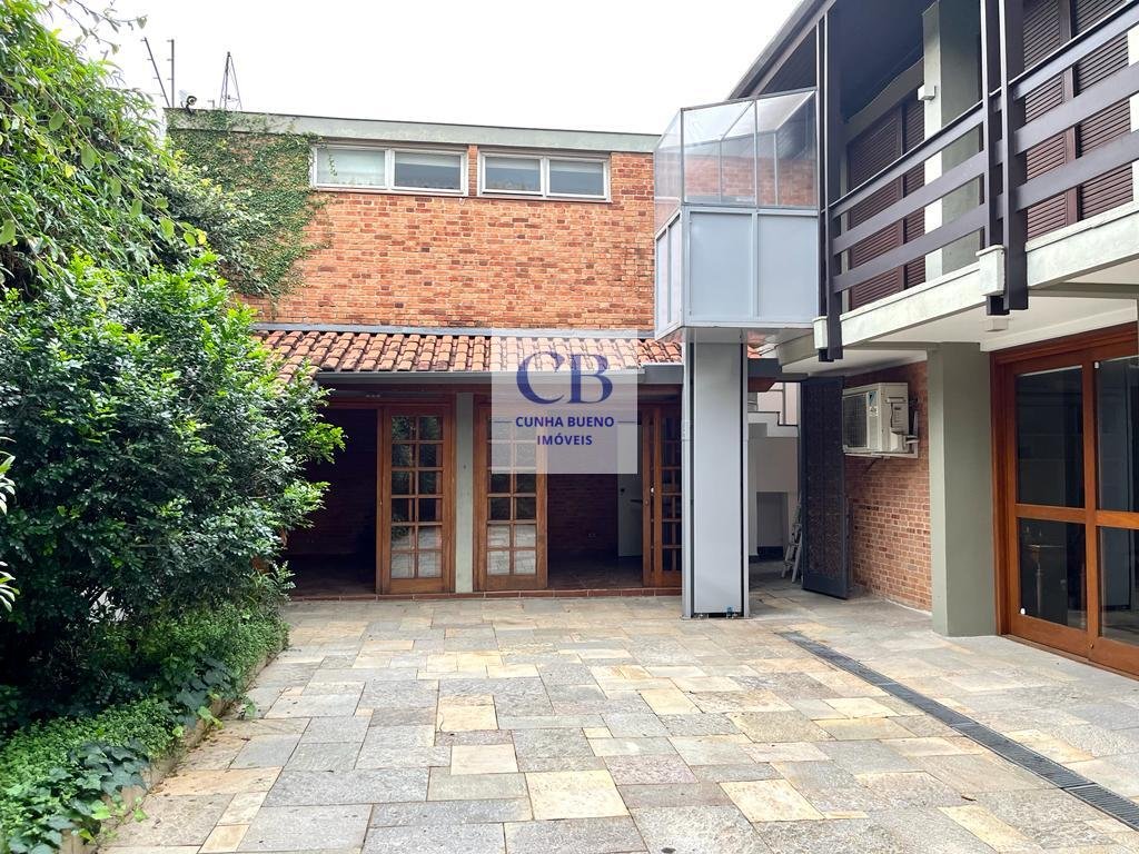 CASA INCRÍVEL NO ALTO DE PINHEIROS – 6 VAGAS DE GARAGEM