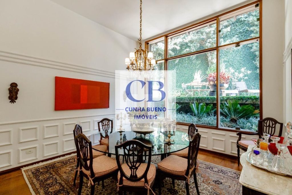 CASA CHARMOSA E MUITO ILUMINADA NO JARDIM GUEDALA – REFORMADA