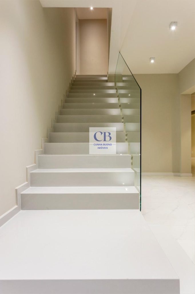 CASA IMPECÁVEL E TOTALMENTE REFORMADA NO JARDIM EUROPA CASA IMPECÁVEL E TOTALMENTE REFORMADA NO JARDIM EUROPA