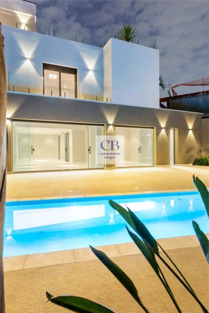 CASA IMPECÁVEL E TOTALMENTE REFORMADA NO JARDIM EUROPA CASA IMPECÁVEL E TOTALMENTE REFORMADA NO JARDIM EUROPA