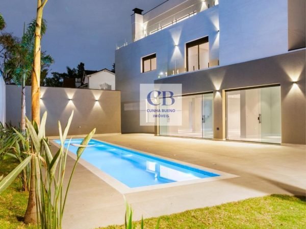 CASA IMPECÁVEL E TOTALMENTE REFORMADA NO JARDIM EUROPA