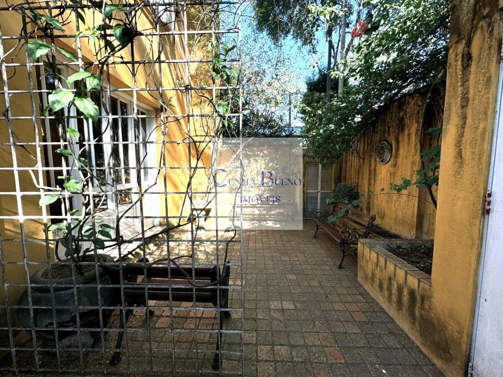 CASA EM EXCELENTE LOCALIZAÇÃO NO JARDIM PAULISTA