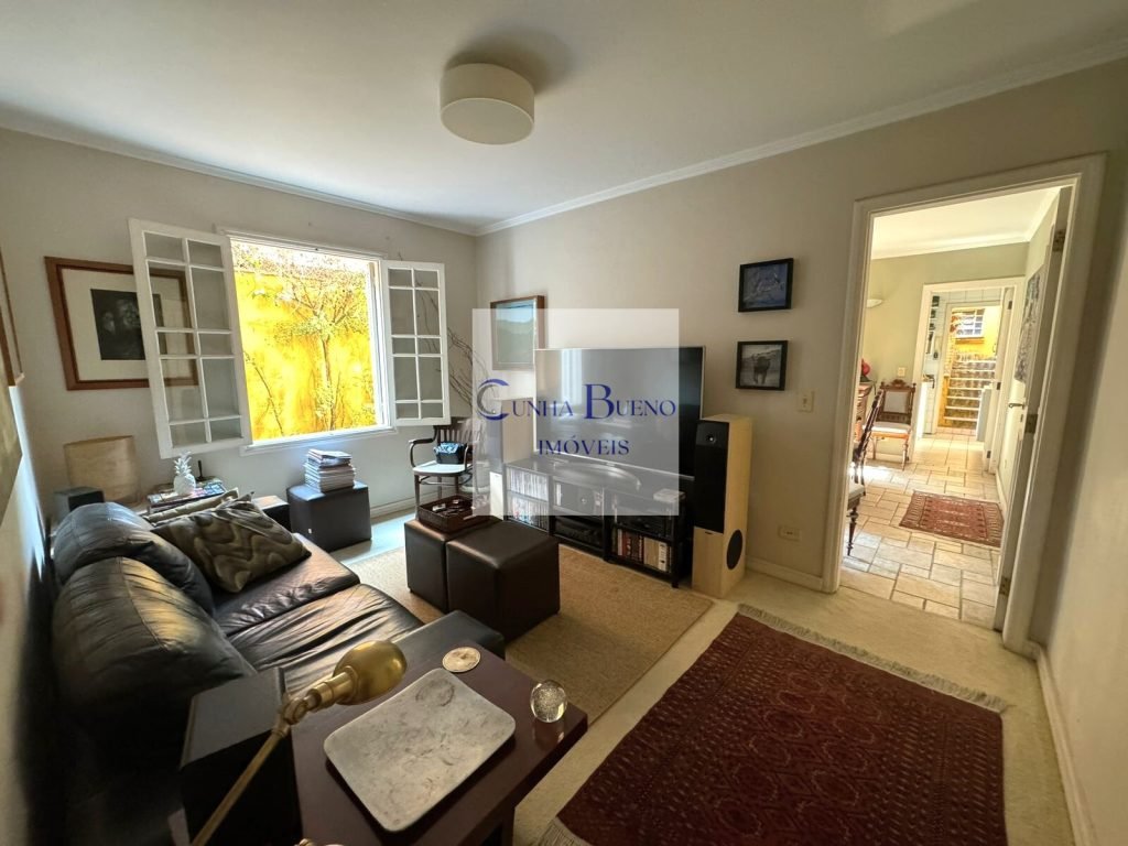 CASA EM EXCELENTE LOCALIZAÇÃO NO JARDIM PAULISTA