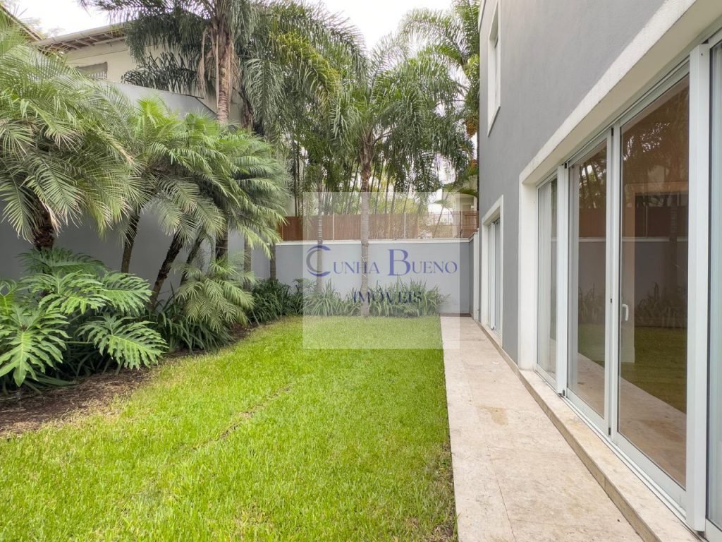 CASA PARA LOCAÇÃO NOS JARDINS COM 4 VAGAS DE GARAGEM