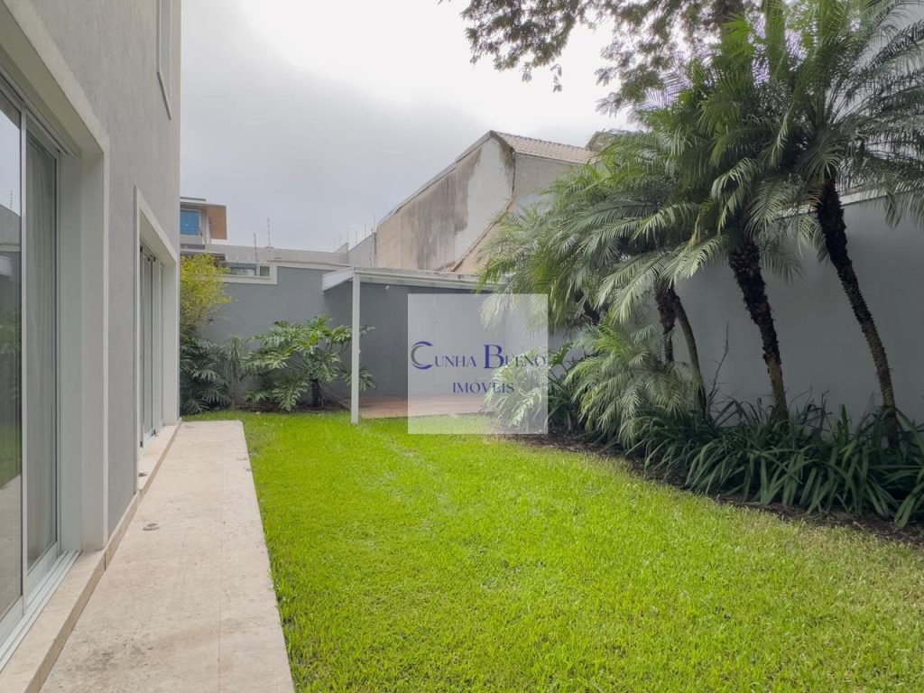 CASA PARA LOCAÇÃO NOS JARDINS – 4 VAGAS DE GARAGEM CASA PARA LOCAÇÃO NOS JARDINS – 4 VAGAS DE GARAGEM