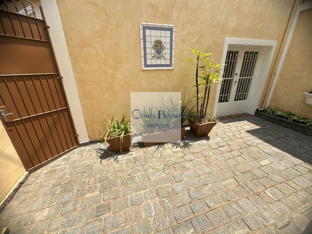 CASA NO JARDIM EUROPA PARA VENDA – EXCELENTE LOCALIZAÇÃO CASA NO JARDIM EUROPA PARA VENDA – EXCELENTE LOCALIZAÇÃO
