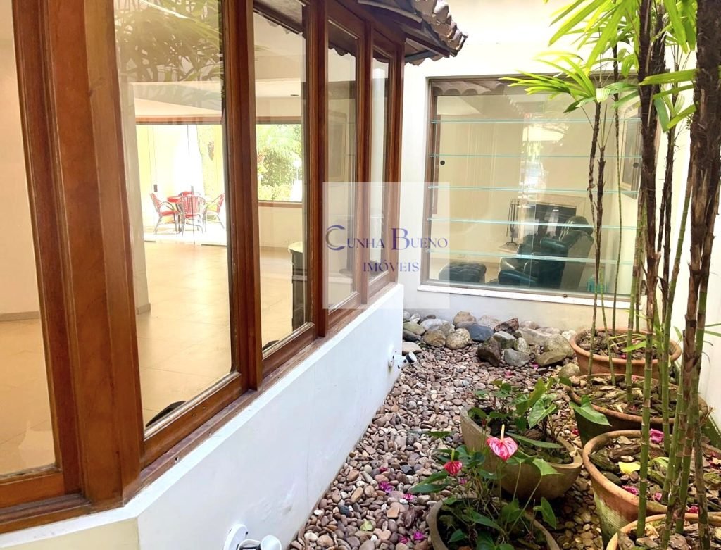 CASA NO JARDIM EUROPA – EM RUA TRANQUILA E EXCELENTE LOCALIZAÇÃO CASA NO JARDIM EUROPA – EM RUA TRANQUILA E EXCELENTE LOCALIZAÇÃO