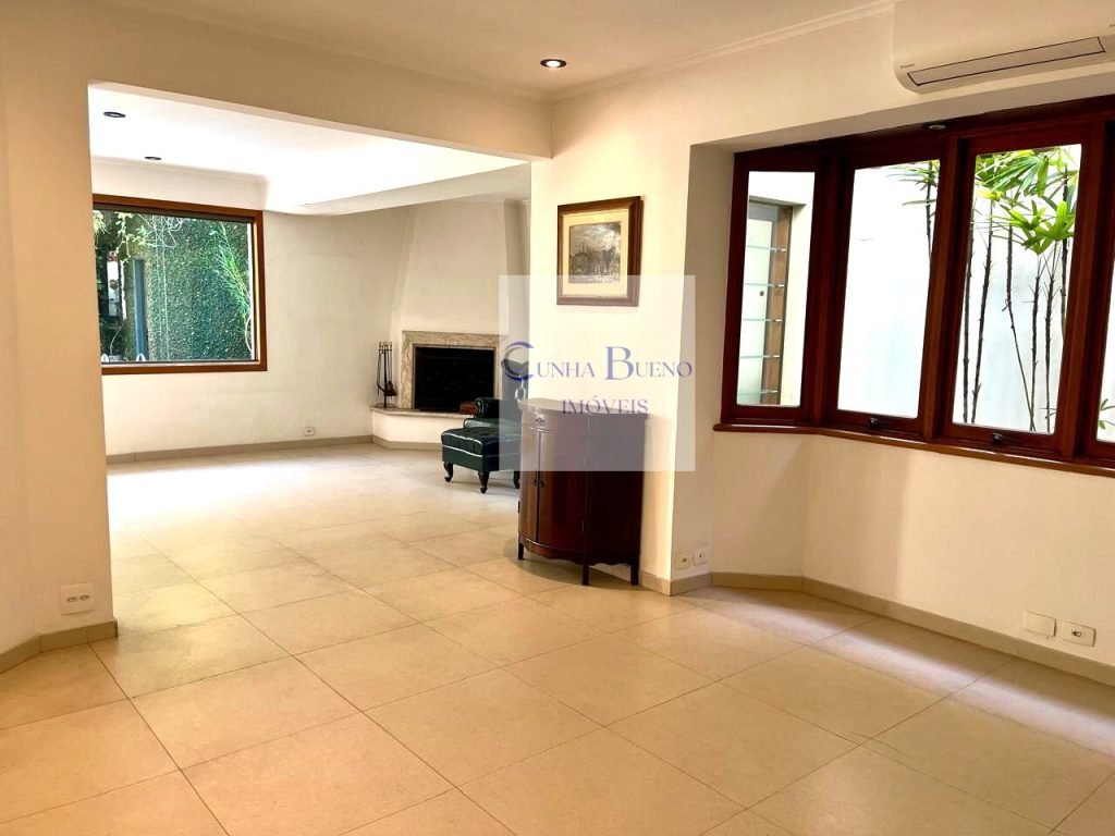 CASA NO JARDIM EUROPA – EM RUA TRANQUILA E EXCELENTE LOCALIZAÇÃO CASA NO JARDIM EUROPA – EM RUA TRANQUILA E EXCELENTE LOCALIZAÇÃO