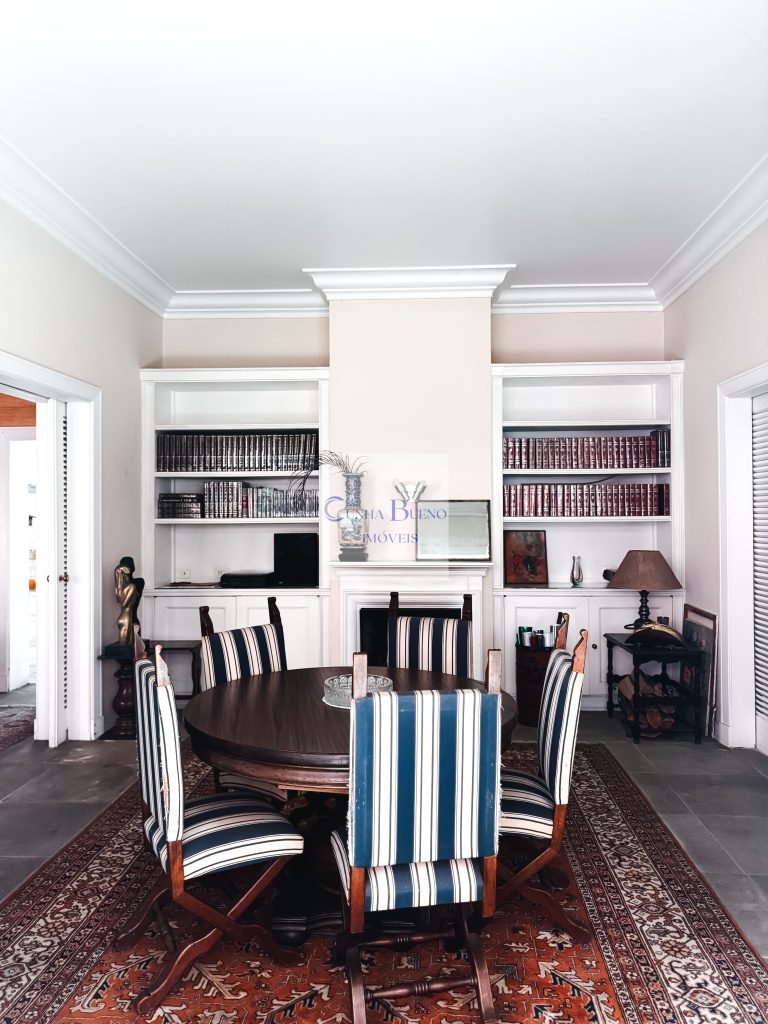 CASA À VENDA NO JARDIM AMÉRICA – 5 VAGAS DE GARAGEM