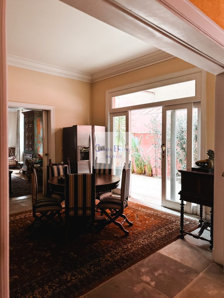 CASA À VENDA NO JARDIM AMÉRICA – 5 VAGAS DE GARAGEM