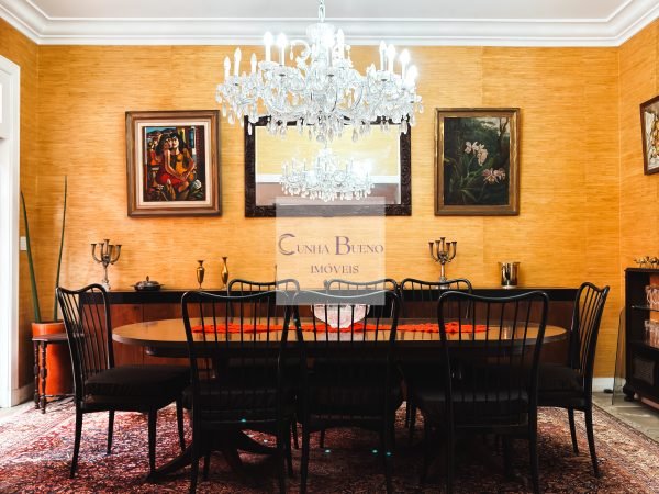 CASA À VENDA NO JARDIM AMÉRICA – 5 VAGAS DE GARAGEM