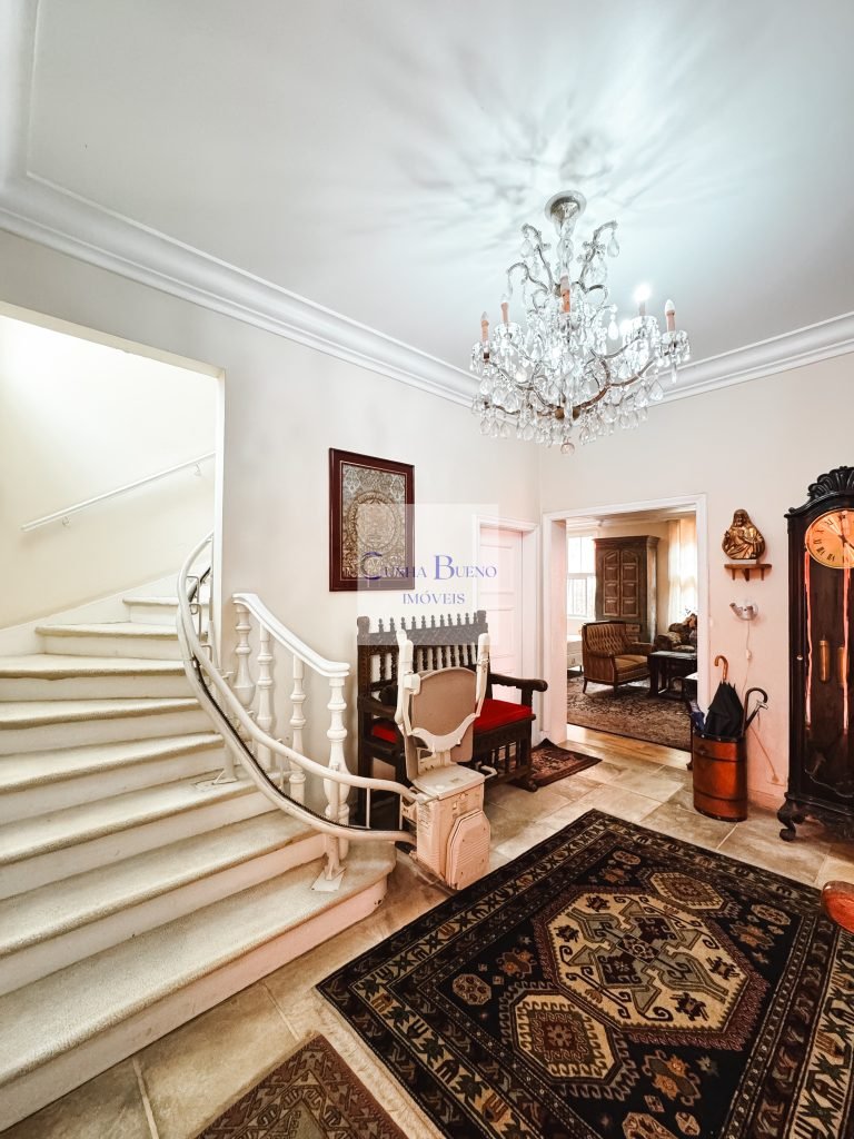 CASA À VENDA NO JARDIM AMÉRICA – 5 VAGAS DE GARAGEM