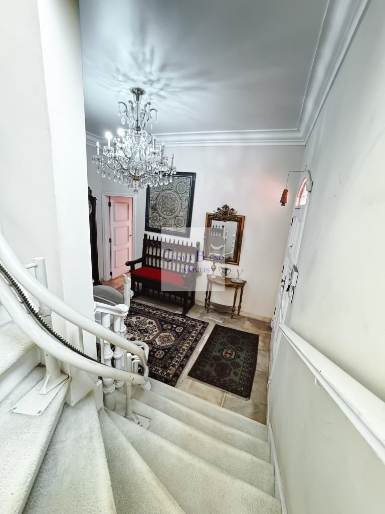 CASA À VENDA NO JARDIM AMÉRICA – 5 VAGAS DE GARAGEM