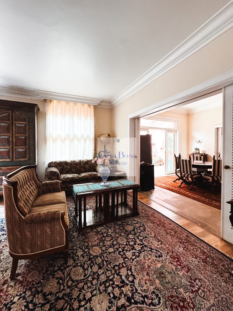 CASA À VENDA NO JARDIM AMÉRICA – 5 VAGAS DE GARAGEM