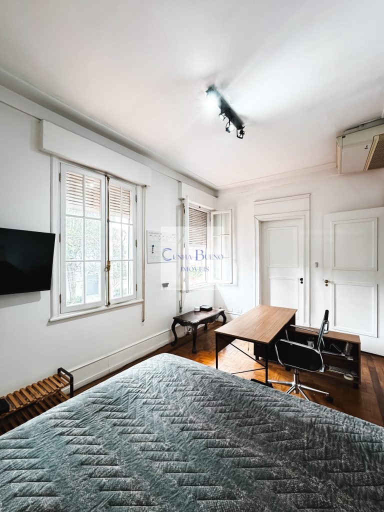 CASA À VENDA NO JARDIM AMÉRICA – 5 VAGAS DE GARAGEM