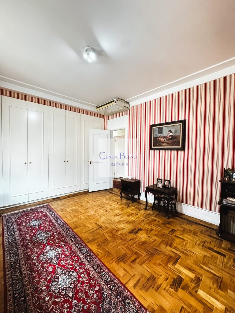 CASA À VENDA NO JARDIM AMÉRICA – 5 VAGAS DE GARAGEM