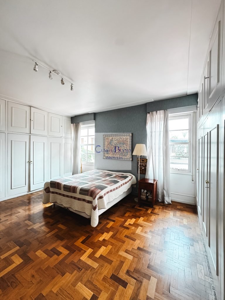 CASA À VENDA NO JARDIM AMÉRICA – 5 VAGAS DE GARAGEM