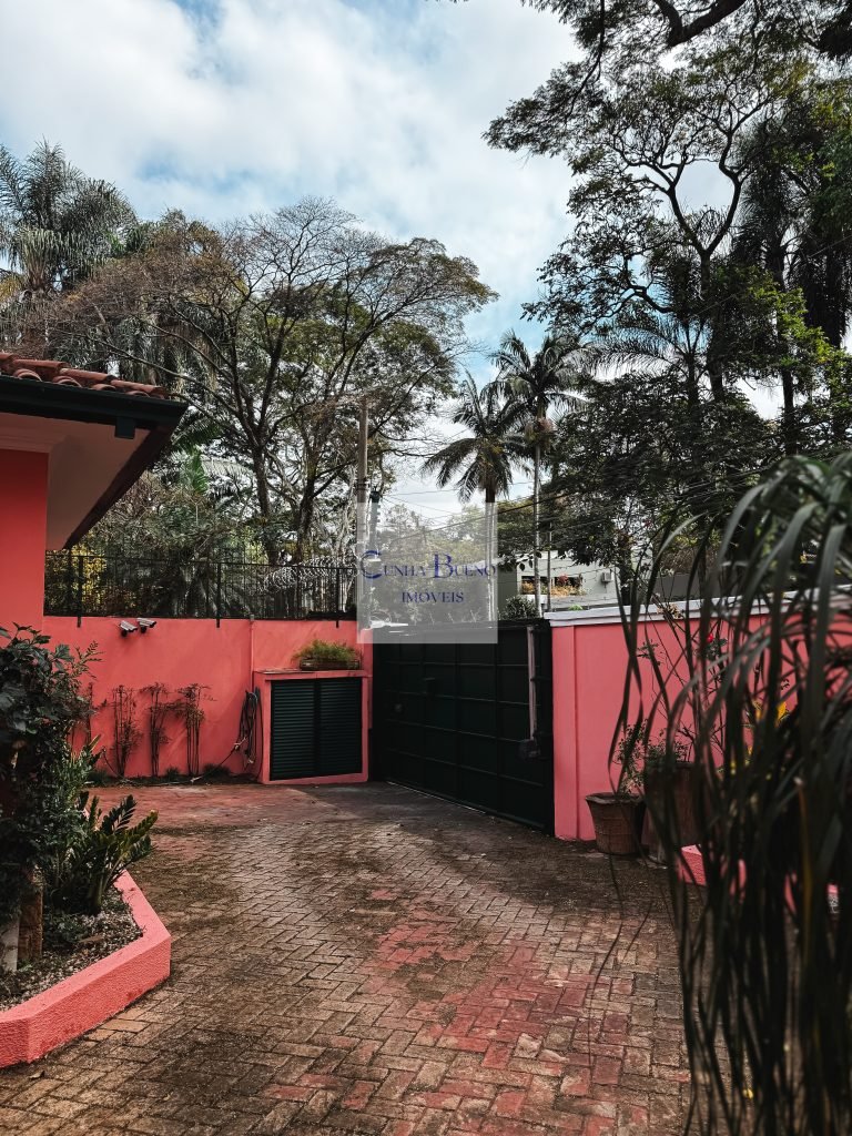CASA À VENDA NO JARDIM AMÉRICA – 5 VAGAS DE GARAGEM