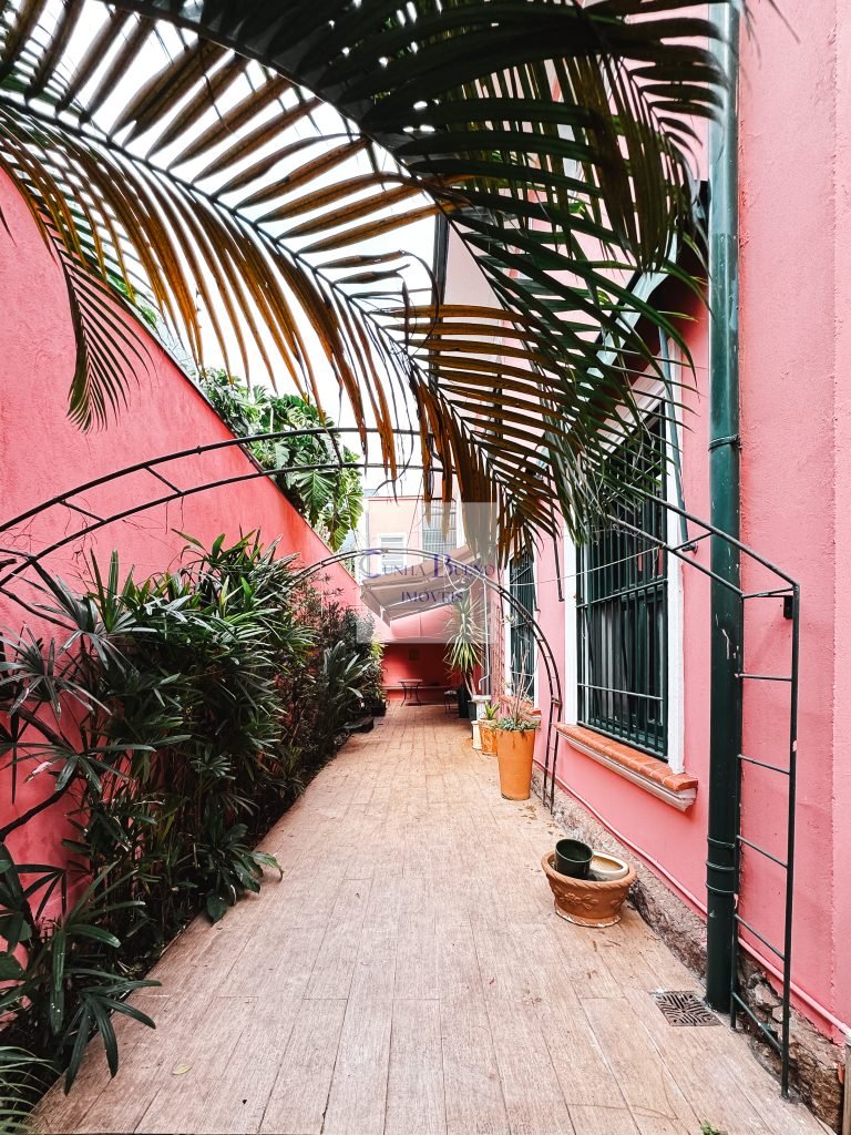 CASA À VENDA NO JARDIM AMÉRICA – 5 VAGAS DE GARAGEM