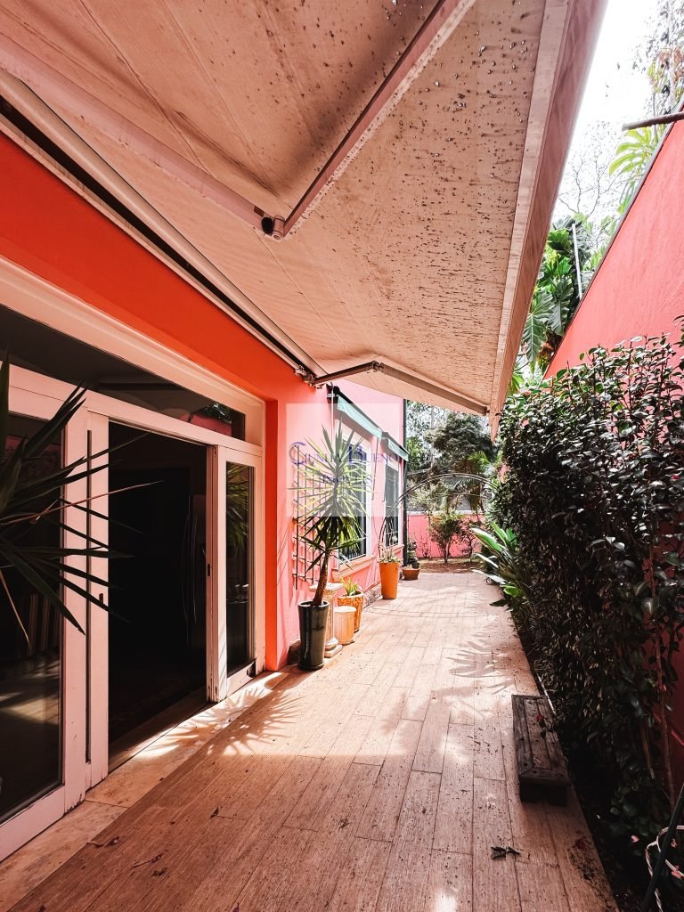 CASA À VENDA NO JARDIM AMÉRICA – 5 VAGAS DE GARAGEM