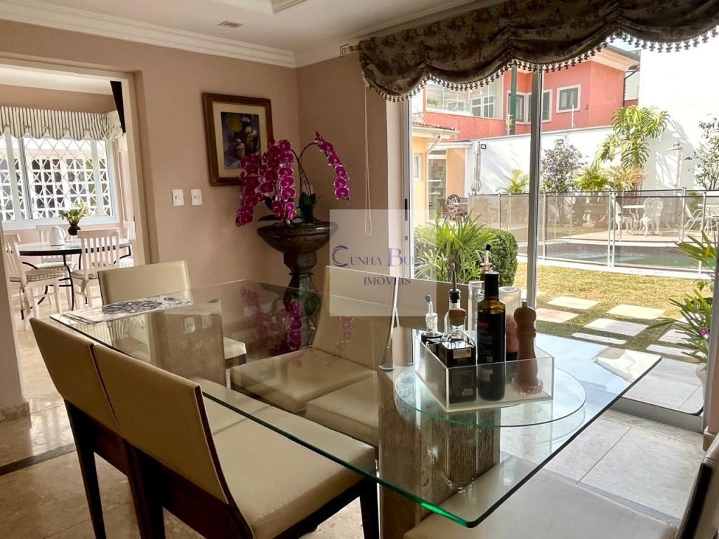 CASA NO JARDIM EUROPA – PISCINA E 3 VAGAS DE GARAGEM