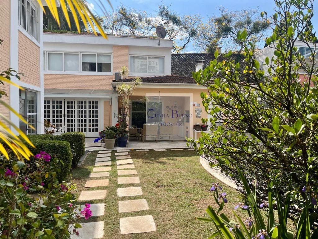 CASA NO JARDIM EUROPA – PISCINA E 3 VAGAS DE GARAGEM