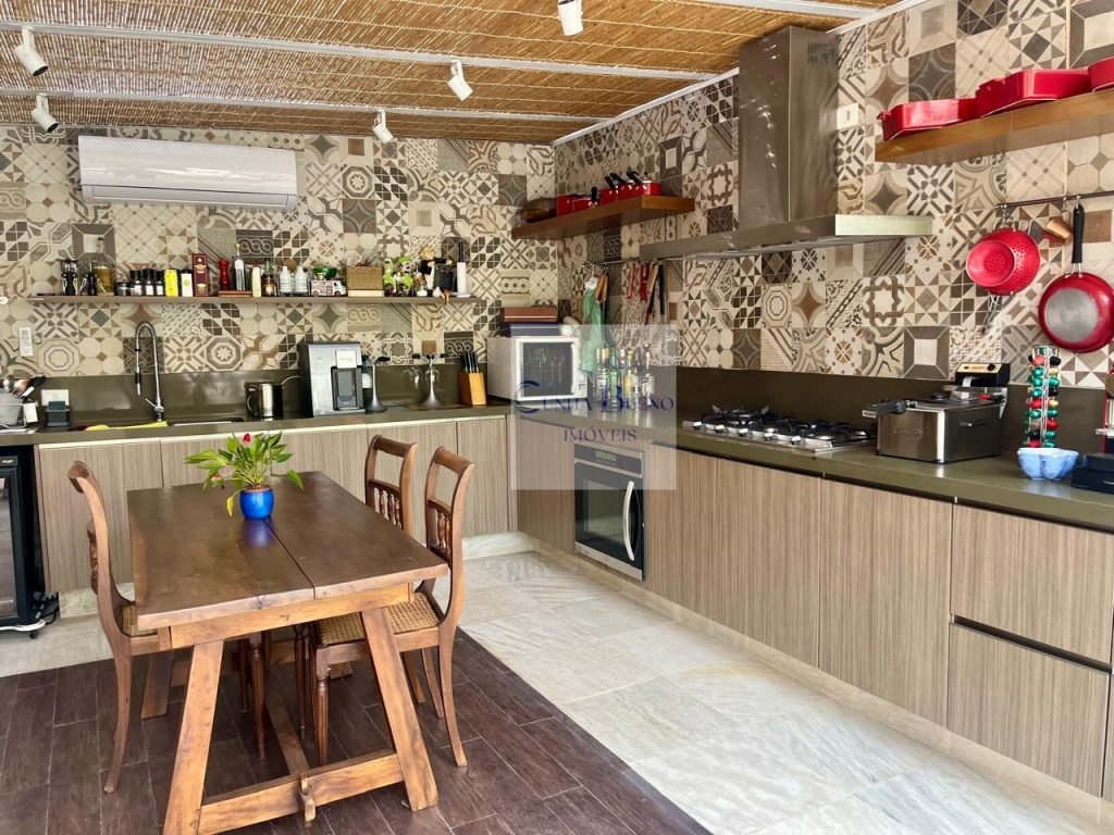 CASA NO JARDIM EUROPA – PISCINA E 3 VAGAS DE GARAGEM