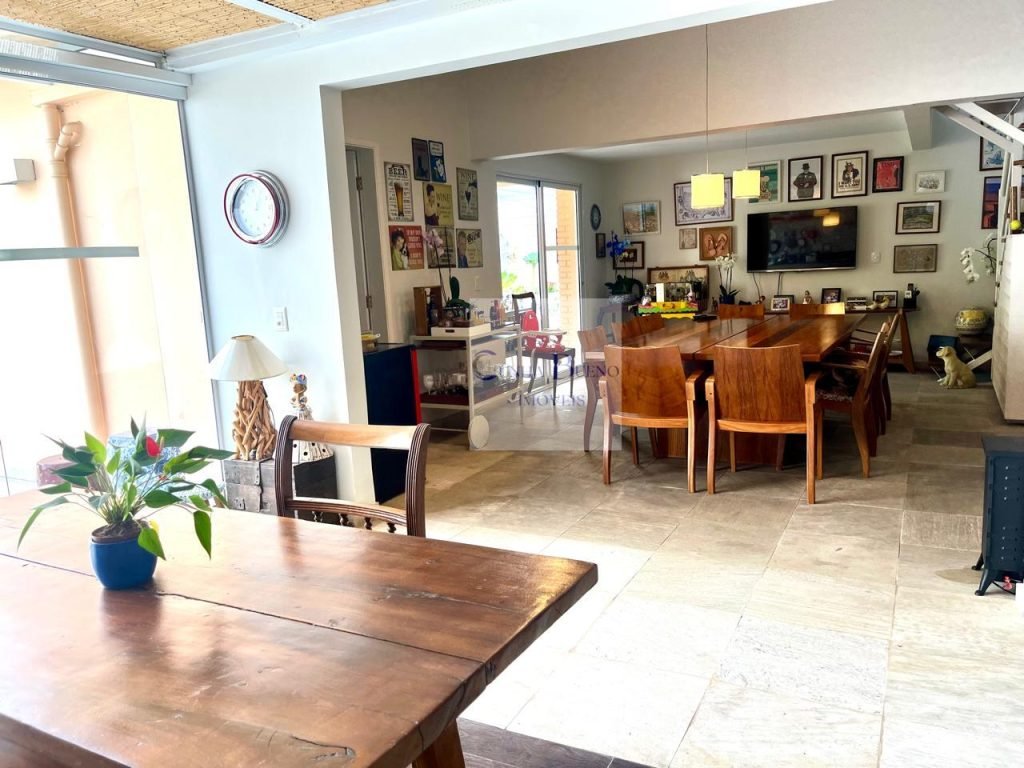 CASA NO JARDIM EUROPA – PISCINA E 3 VAGAS DE GARAGEM